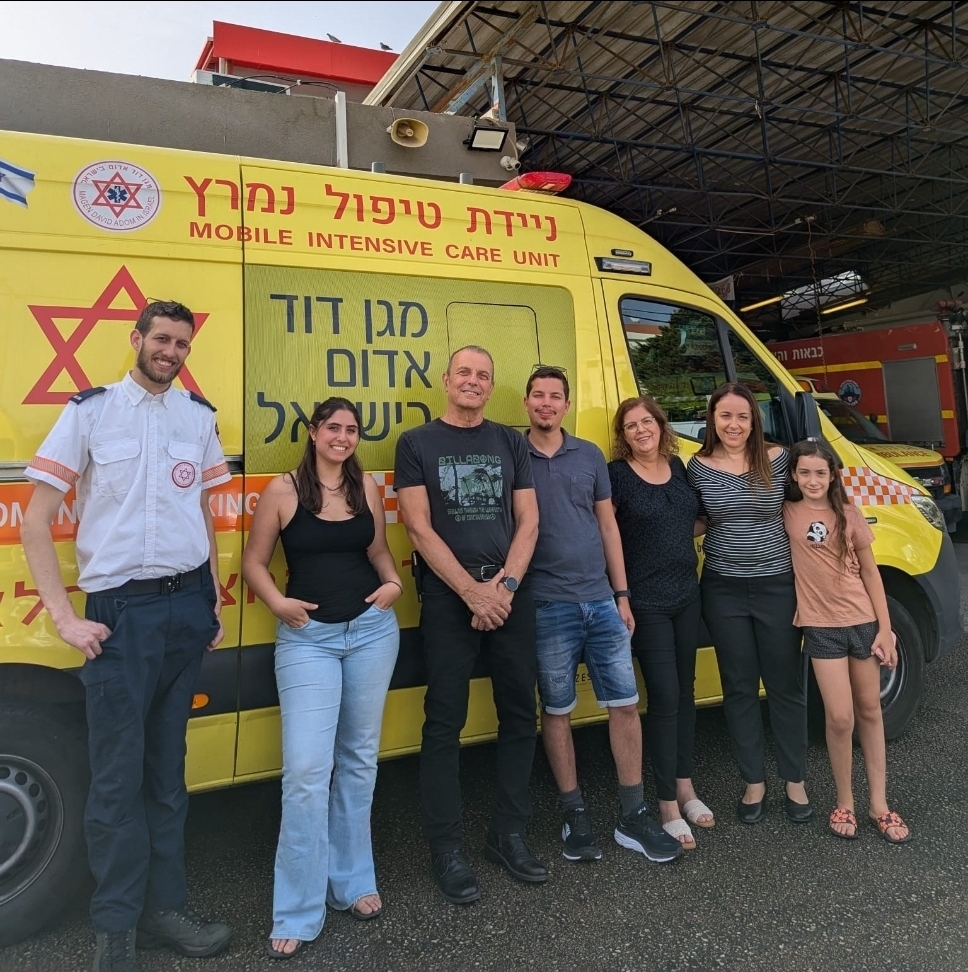 לקה בדום לב במהלך נהיגה וחייו ניצלו על ידי מתנדב מד
